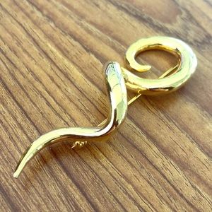 BEAUTIFUL GOLD BROOCH